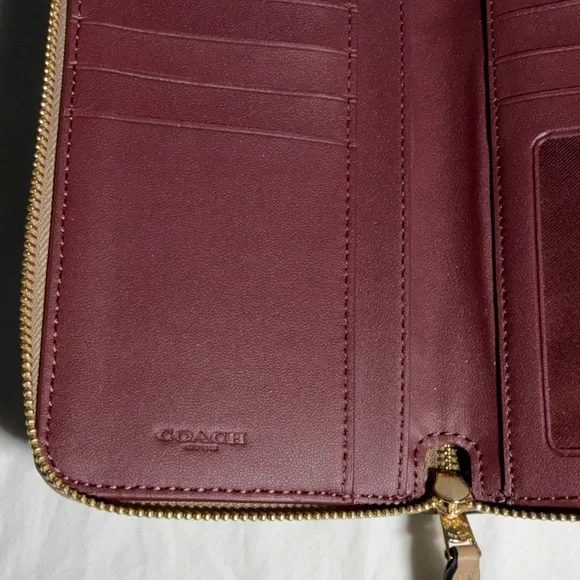Coach Medium ID Zip Wallet - Picture 5 of 6